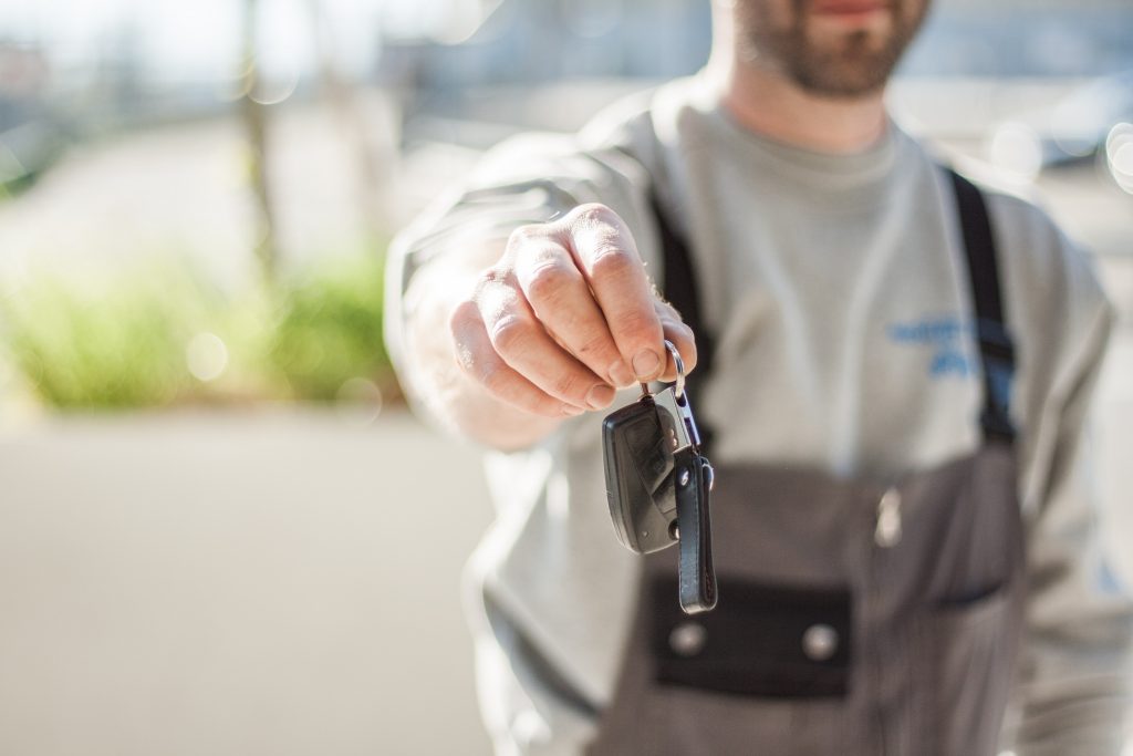 image of car mechanic handing over vehicle keys